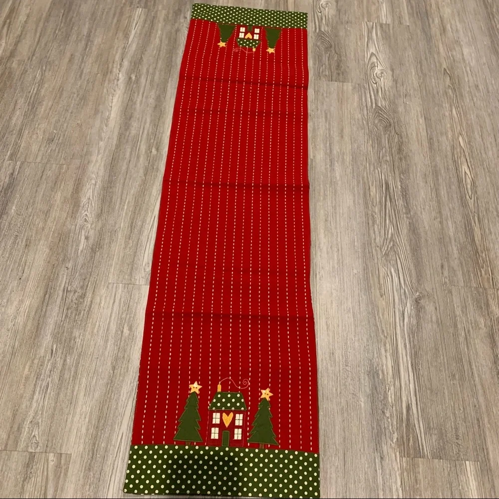 Christmas Table Runner - Picture 2 of 5